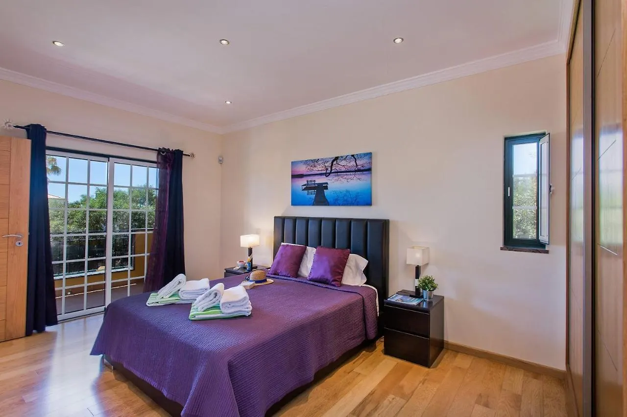 Villa Nincha - Heated Pool - Free Wi-Fi - Air Con Albufeira