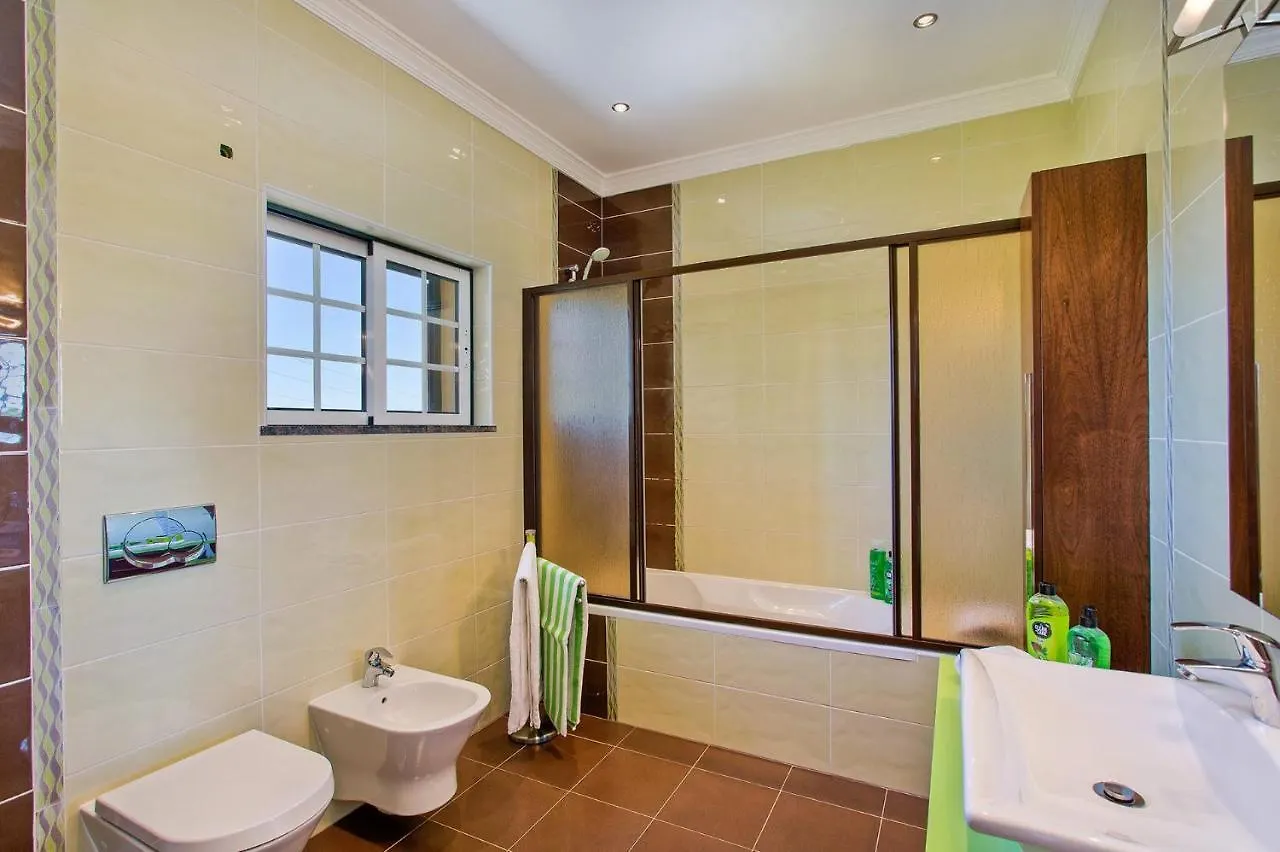 Villa Nincha - Heated Pool - Free Wi-Fi - Air Con Albufeira