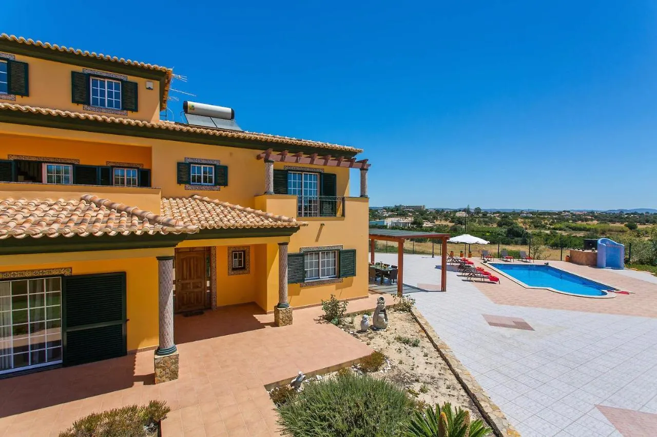 Villa Nincha - Heated Pool - Free Wi-Fi - Air Con Albufeira