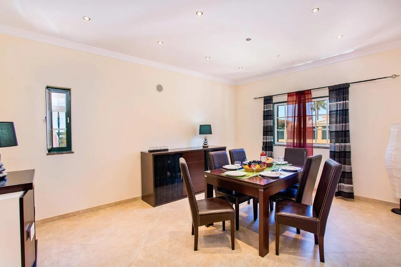 Villa Nincha - Heated Pool - Free Wi-Fi - Air Con Albufeira
