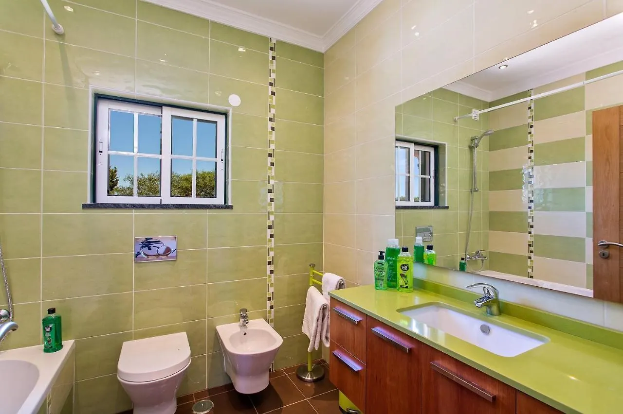 Villa Nincha - Heated Pool - Free Wi-Fi - Air Con Albufeira 0*,  Portugal
