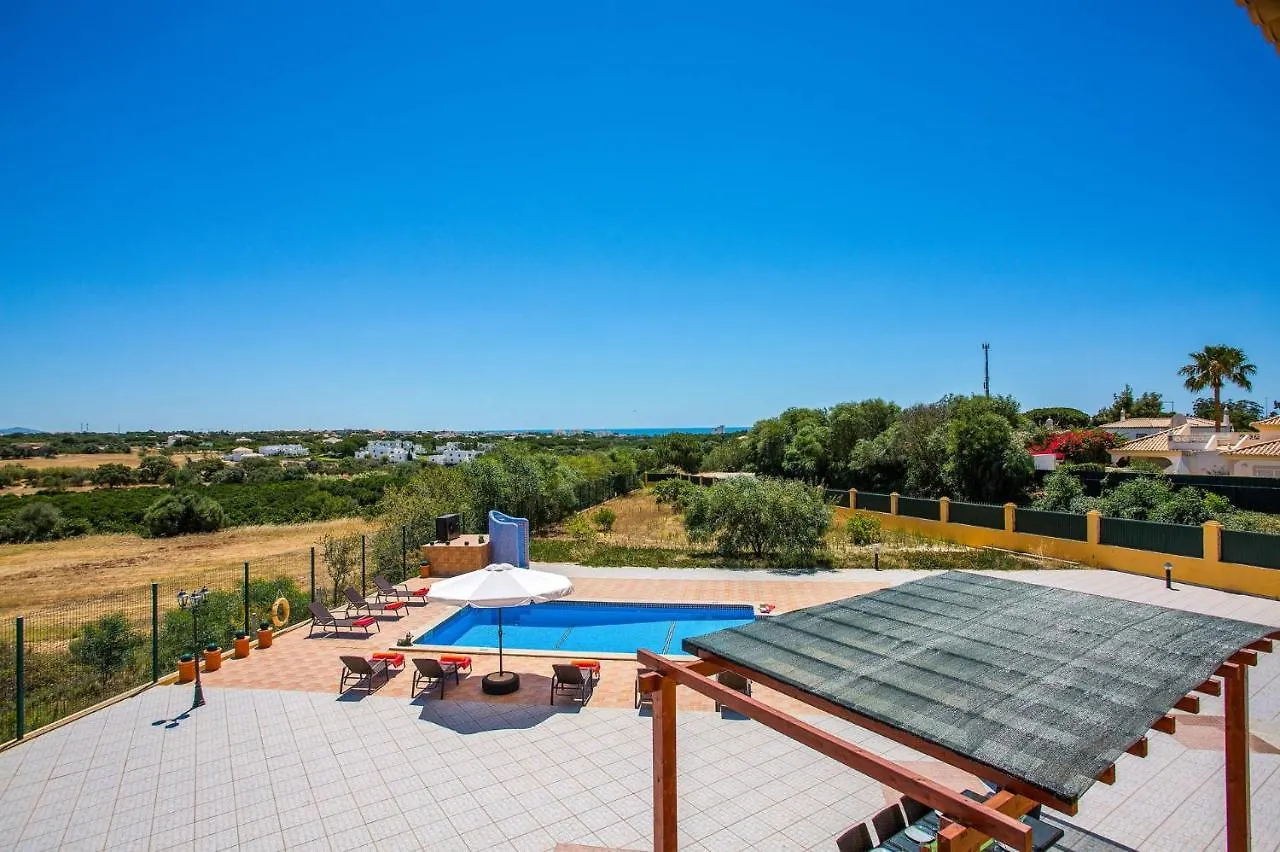 Villa Nincha - Heated Pool - Free Wi-Fi - Air Con Albufeira