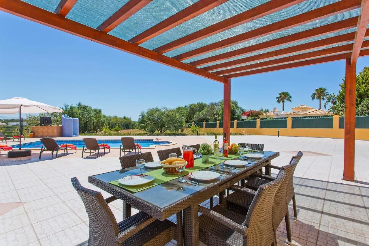 Villa Nincha - Heated Pool - Free Wi-Fi - Air Con Albufeira