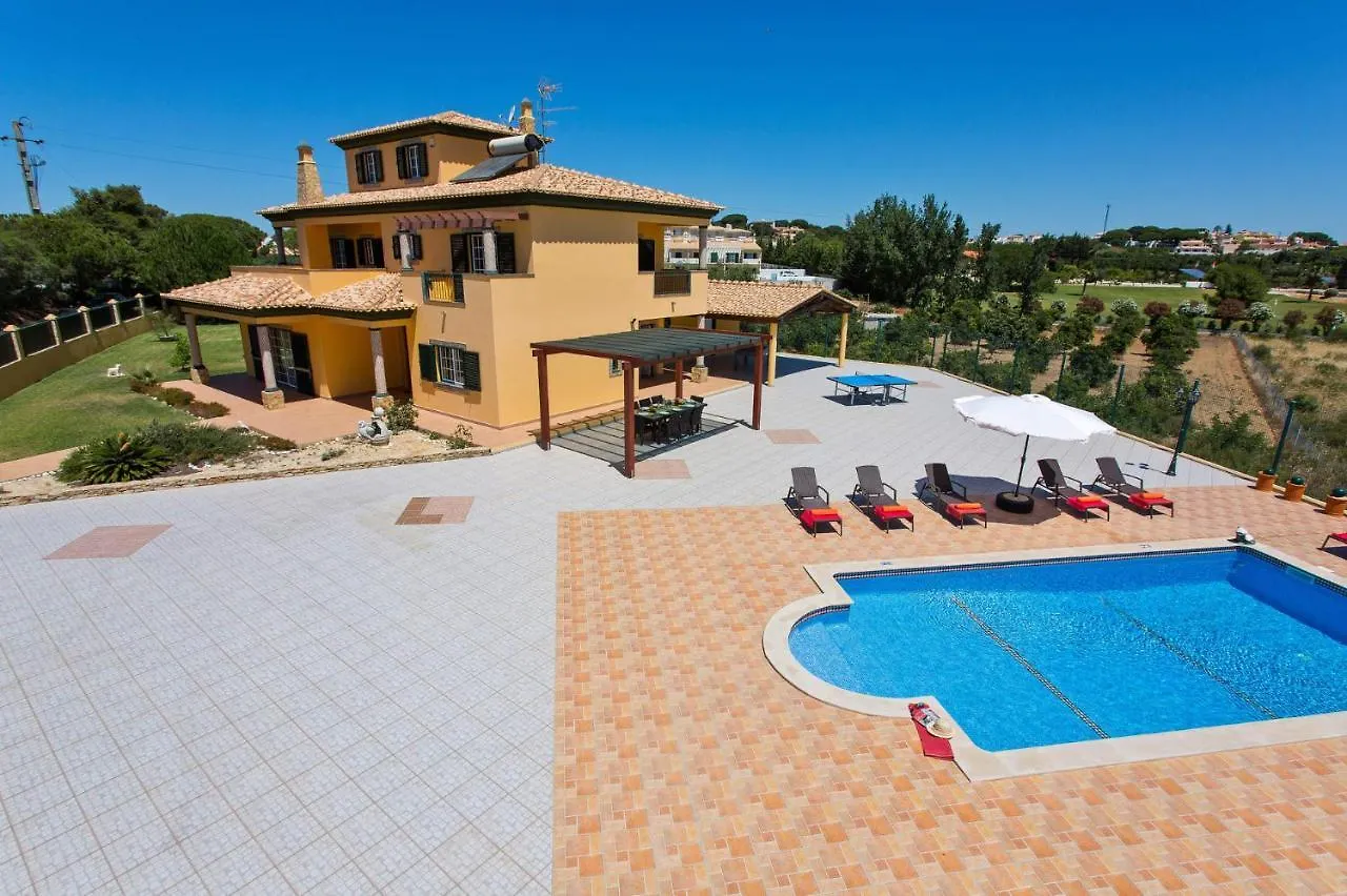 Villa Nincha - Heated Pool - Free Wi-Fi - Air Con Albufeira