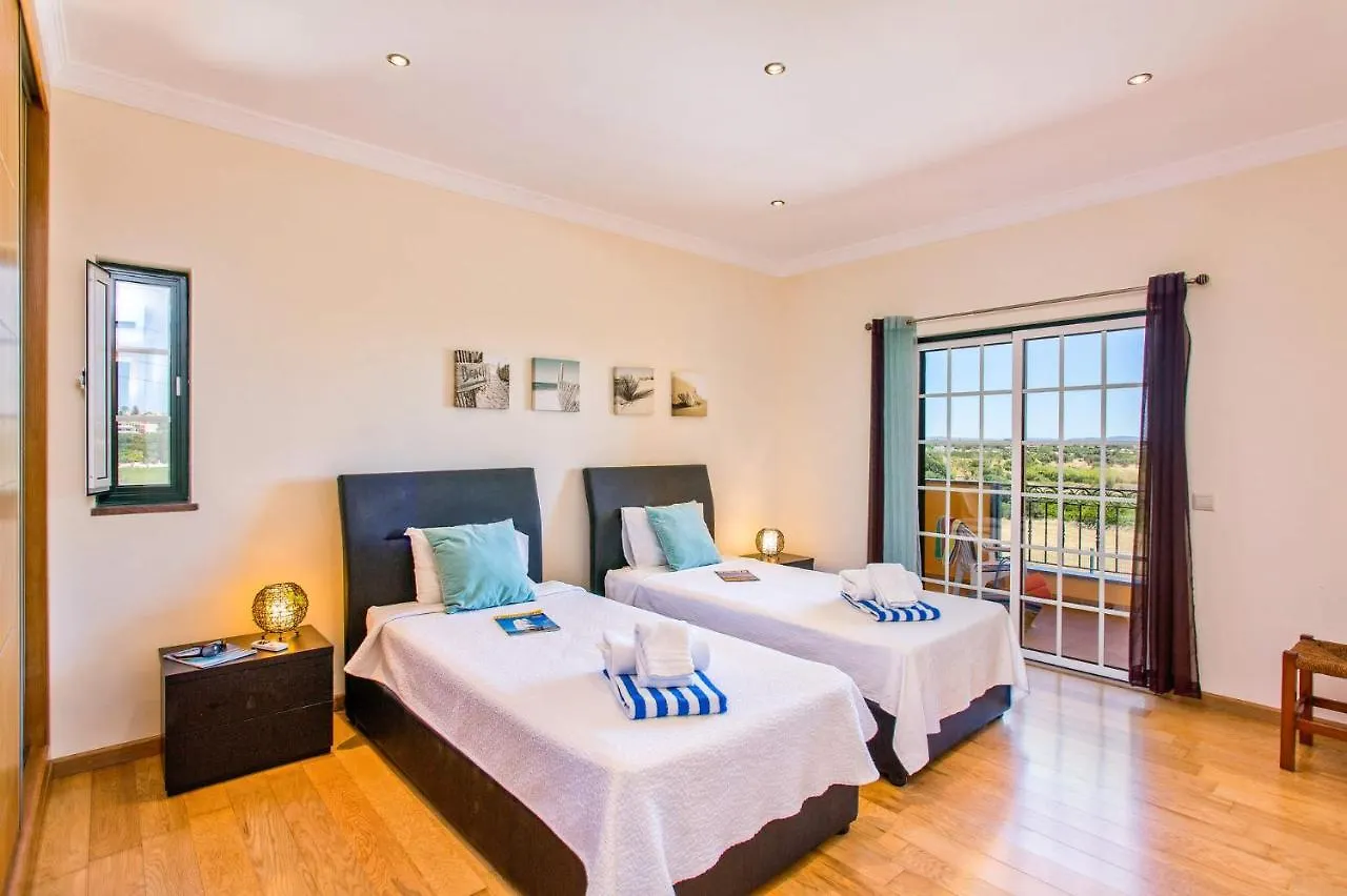 Villa Nincha - Heated Pool - Free Wi-Fi - Air Con Albufeira